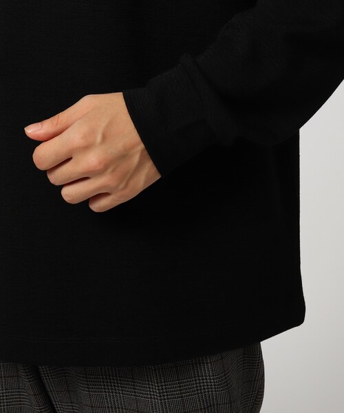 tk.TAKEO KIKUCHI（ティーケータケオキクチ）の「【S～3L】ミラノリブタートルネックニットソー（ユニセックスアイテム）（Tシャツ/カットソー・レディース・ブラック/ダークグリーン/ベージュ/ブラウン系/ピンク系/オフホワイト/ダークブラウン/ライトグレー/グリーン/ライトブルー/ダークグレー/グレー系・01/02/03/04/05）」の18枚目の写真