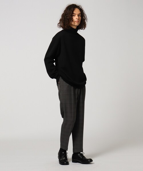 tk.TAKEO KIKUCHI（ティーケータケオキクチ）の「【S～3L】ミラノリブタートルネックニットソー（ユニセックスアイテム）（Tシャツ/カットソー・レディース・ブラック/ダークグリーン/ベージュ/ブラウン系/ピンク系/オフホワイト/ダークブラウン/ライトグレー/グリーン/ライトブルー/ダークグレー/グレー系・01/02/03/04/05）」の20枚目の写真