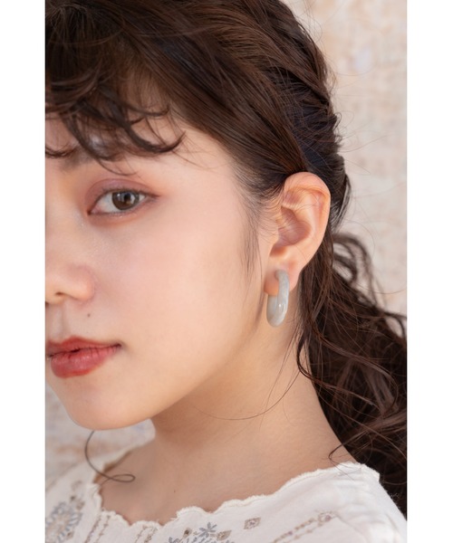 CHACO （FLOWER ACCESSORY）（チャコ）の「CHACO/ 樹脂U字イヤリング（イヤリング・レディース・ホワイト/グレー・FREE）」の13枚目の写真