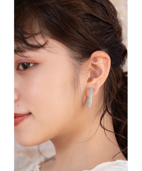 CHACO （FLOWER ACCESSORY）（チャコ）の「CHACO/ 樹脂U字イヤリング（イヤリング・レディース・ホワイト/グレー・FREE）」の3枚目の写真