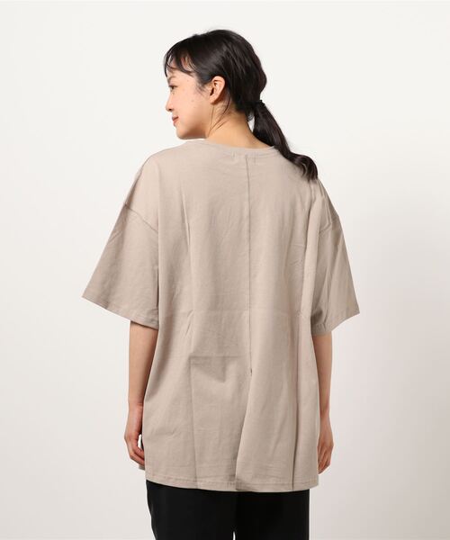 Lull（ルル）の「【Lull / ルル】バックスリットロゴTシャツ（Tシャツ/カットソー・レディース・ベージュ/マスタード/ネイビー/ホワイト・ONESIZE）」の14枚目の写真