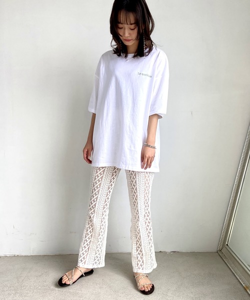 Lull（ルル）の「【Lull / ルル】バックスリットロゴTシャツ（Tシャツ/カットソー・レディース・ベージュ/マスタード/ネイビー/ホワイト・ONESIZE）」の7枚目の写真