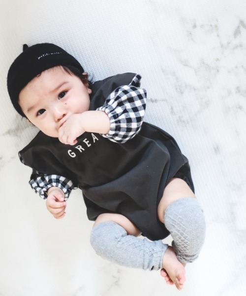 MAKE YOUR DAY（メイクユアデイ）の「袖チェック切替ロンパース■70.80cm（ロンパース・キッズ・ベージュ/チャコールグレー・70/80）」の2枚目の写真