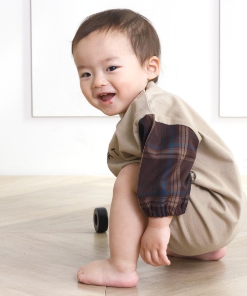 MAKE YOUR DAY（メイクユアデイ）の「袖チェック切替ロンパース■70.80cm（ロンパース・キッズ・ベージュ/チャコールグレー・70/80）」の12枚目の写真