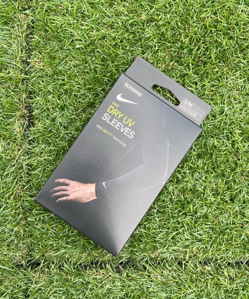 NIKE（ナイキ）の「NIKE(ナイキ)/アームカバー スウッシュ ライトウェイト ランニングスリーブ（スポーツグッズ・レディース・ブラック/ホワイト・S/M/L/XL）」の10枚目の写真