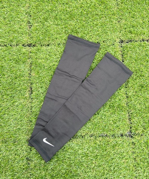 NIKE（ナイキ）の「NIKE(ナイキ)/アームカバー スウッシュ ライトウェイト ランニングスリーブ（スポーツグッズ・レディース・ブラック/ホワイト・S/M/L/XL）」の11枚目の写真