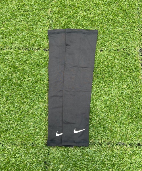 NIKE（ナイキ）の「NIKE(ナイキ)/アームカバー スウッシュ ライトウェイト ランニングスリーブ（スポーツグッズ・レディース・ブラック/ホワイト・S/M/L/XL）」の12枚目の写真