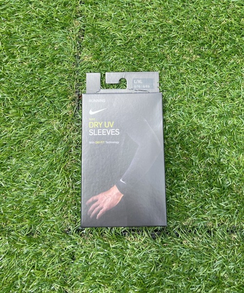 NIKE（ナイキ）の「NIKE(ナイキ)/アームカバー スウッシュ ライトウェイト ランニングスリーブ（スポーツグッズ・レディース・ブラック/ホワイト・S/M/L/XL）」の19枚目の写真