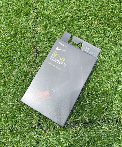 NIKE（ナイキ）の「NIKE(ナイキ)/アームカバー スウッシュ ライトウェイト ランニングスリーブ（スポーツグッズ・レディース・ブラック/ホワイト・S/M/L/XL）」の20枚目の写真