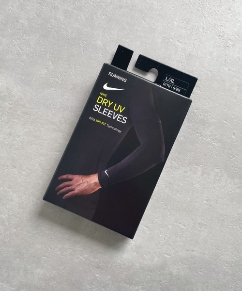 NIKE（ナイキ）の「NIKE(ナイキ)/アームカバー スウッシュ ライトウェイト ランニングスリーブ（スポーツグッズ・レディース・ブラック/ホワイト・S/M/L/XL）」の17枚目の写真