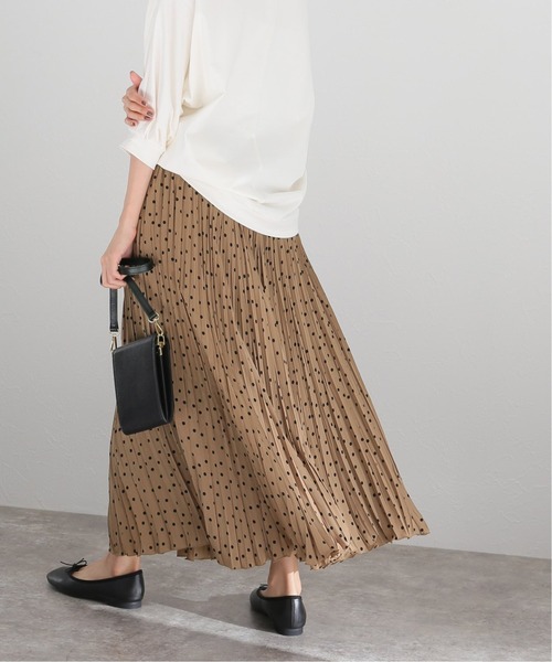 La TOTALITE（ラトータリテ）の「ドットサテンサーキュラープリーツスカート【手洗い可能】◆（スカート・レディース・ブラック系その他/タン・FREE）」の20枚目の写真