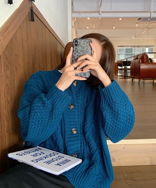 c.u.l（シーユーエル）の「【c.u.l:w】ケーブル編みクラッシュボリュームカーディガン culw89（ニット/セーター・レディース・ブルー/オレンジ/アイボリー・FREE）」の7枚目の写真