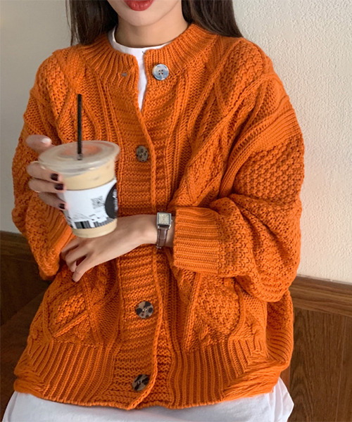 c.u.l（シーユーエル）の「【c.u.l:w】ケーブル編みクラッシュボリュームカーディガン culw89（ニット/セーター・レディース・ブルー/オレンジ/アイボリー・FREE）」の16枚目の写真
