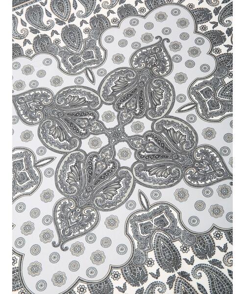 YECCA VECCA（イェッカヴェッカ）の「・ペイズリー柄スカーフ＊（ストール/ショール・レディース・レッド/チャコールグレー・FREE）」の7枚目の写真