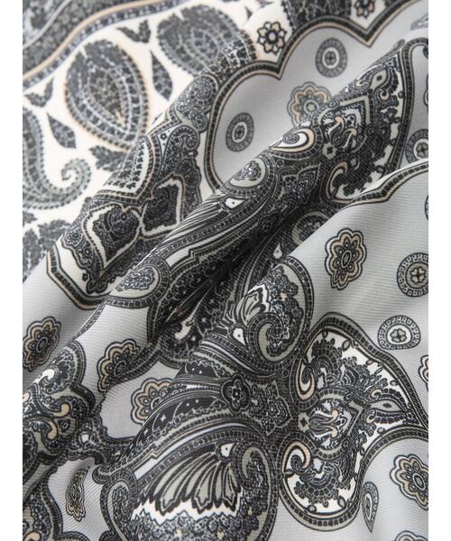 YECCA VECCA（イェッカヴェッカ）の「・ペイズリー柄スカーフ＊（ストール/ショール・レディース・レッド/チャコールグレー・FREE）」の8枚目の写真