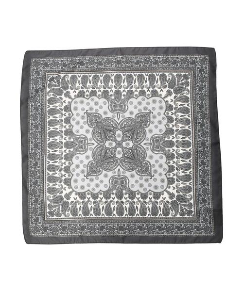 YECCA VECCA（イェッカヴェッカ）の「・ペイズリー柄スカーフ＊（ストール/ショール・レディース・レッド/チャコールグレー・FREE）」の9枚目の写真