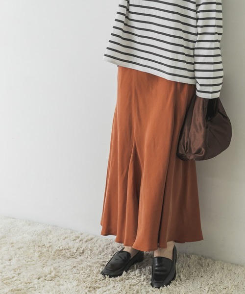 URBAN RESEARCH（アーバンリサーチ）の「キュプラフィブリルフレアスカート（スカート・レディース・カーキ/チャコールグレー/レッド/ブラウン/ブルー・FREE）」の10枚目の写真