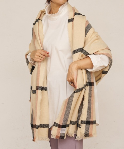 Casselini（キャセリーニ）の「【Casselini/キャセリーニ】チェックストール（マフラー・レディース・ベージュ/アイボリー・ONE SIZE）」の5枚目の写真