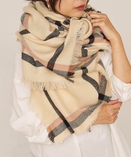 Casselini（キャセリーニ）の「【Casselini/キャセリーニ】チェックストール（マフラー・レディース・ベージュ/アイボリー・ONE SIZE）」の3枚目の写真