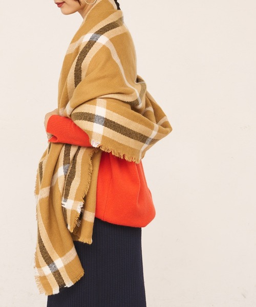 Casselini（キャセリーニ）の「【Casselini/キャセリーニ】チェックストール（マフラー・レディース・ベージュ/アイボリー・ONE SIZE）」の4枚目の写真