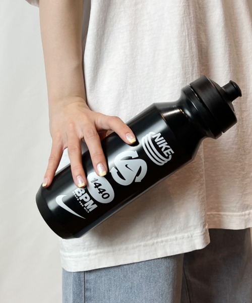 NIKE(ナイキ)の「NIKE(ナイキ)/ビックマウス ボトル 2.0 32Oz 976ml スクイズボトル ウォーターボトル 水筒 /BIG-MOUTH BOTTLE(水筒・レディース・クリア/ブルー/ブラック/オリーブ/ブラック系その他/パープル/イエロー/ピンク/グリーン系その他・FREE)」の2枚目の写真