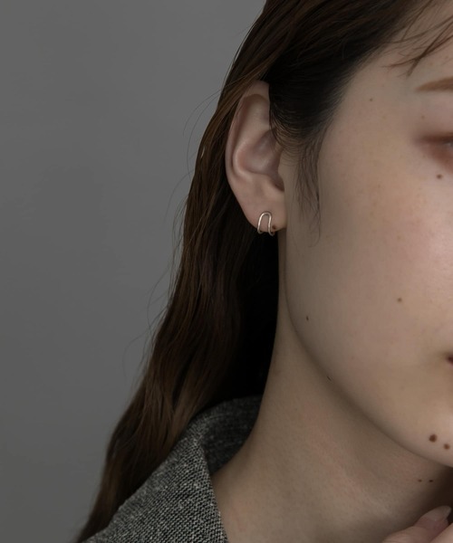 SMELLY（スメリー）の「silver925ツインラインミニフープピアス（ピアス（両耳用）・レディース・シルバー/ゴールド・-）」の7枚目の写真