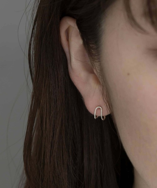 SMELLY（スメリー）の「silver925ツインラインミニフープピアス（ピアス（両耳用）・レディース・シルバー/ゴールド・-）」の4枚目の写真