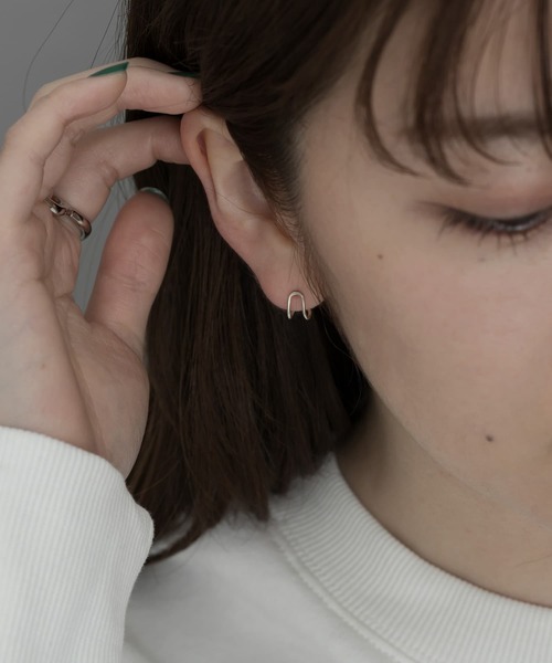 SMELLY（スメリー）の「silver925ツインラインミニフープピアス（ピアス（両耳用）・レディース・シルバー/ゴールド・-）」の11枚目の写真