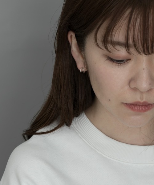 SMELLY（スメリー）の「silver925ツインラインミニフープピアス（ピアス（両耳用）・レディース・シルバー/ゴールド・-）」の6枚目の写真