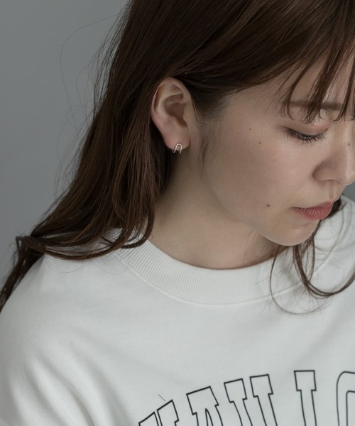 SMELLY（スメリー）の「silver925ツインラインミニフープピアス（ピアス（両耳用）・レディース・シルバー/ゴールド・-）」の10枚目の写真