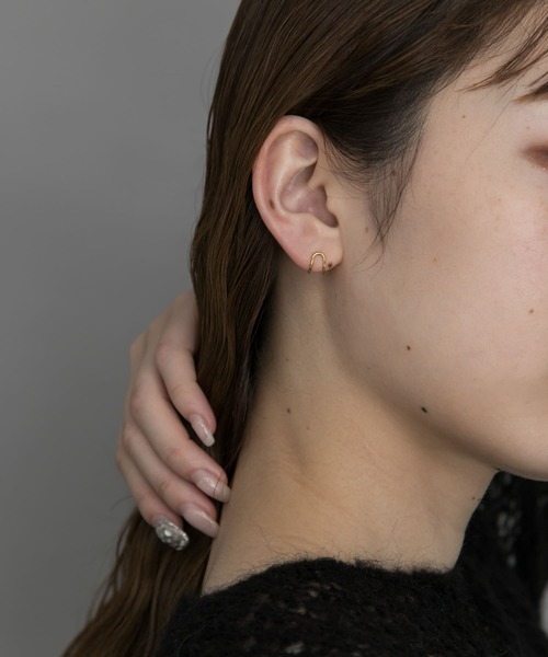 SMELLY（スメリー）の「silver925ツインラインミニフープピアス（ピアス（両耳用）・レディース・シルバー/ゴールド・-）」の13枚目の写真