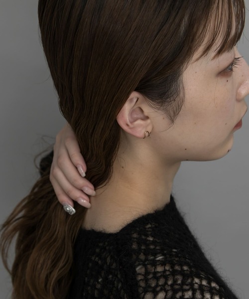 SMELLY（スメリー）の「silver925ツインラインミニフープピアス（ピアス（両耳用）・レディース・シルバー/ゴールド・-）」の14枚目の写真