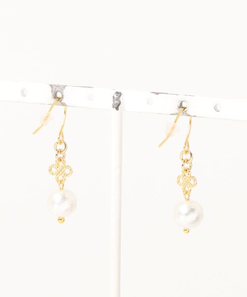 tone(トーン)の「【MUURABBTI】コットンパールとフラワーパーツピアス(MA)(ピアス(両耳用)・レディース・ゴールド・FREE)」の4枚目の写真