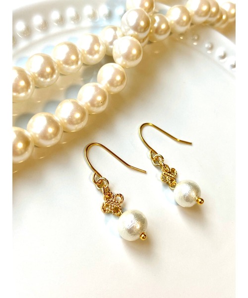 tone(トーン)の「【MUURABBTI】コットンパールとフラワーパーツピアス(MA)(ピアス(両耳用)・レディース・ゴールド・FREE)」の3枚目の写真