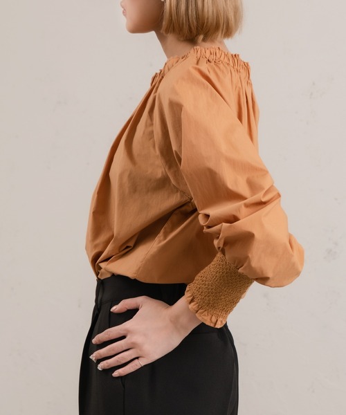 Ezick（エジック）の「タイプライターギャザーブラウス（シャツ/ブラウス・レディース・オレンジ/オフホワイト・FREE）」の4枚目の写真
