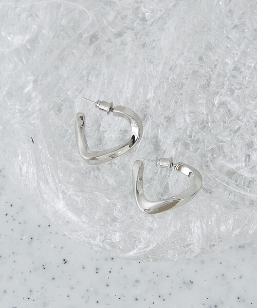 Firsthand(ファーストハンド)の「Firsthand/ファーストハンド HALF HEARTPIERCE / ハートモチーフピアス/HALF HEARTPIERCE / ハートモチーフピアス(ピアス(両耳用)・レディース・ゴールド/シルバー・ONE SIZE)」の1枚目の写真