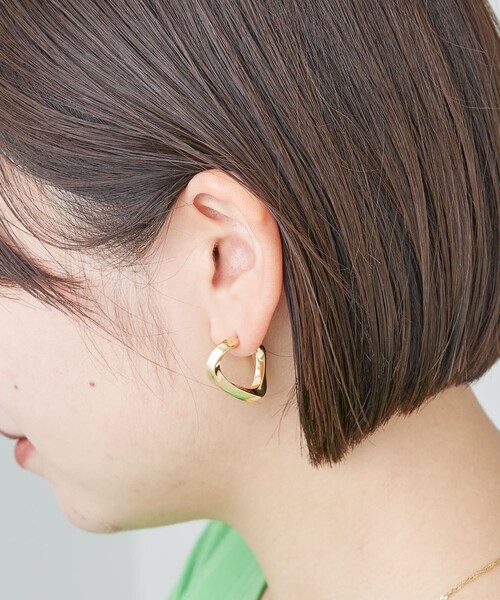 Firsthand(ファーストハンド)の「Firsthand/ファーストハンド HALF HEARTPIERCE / ハートモチーフピアス/HALF HEARTPIERCE / ハートモチーフピアス(ピアス(両耳用)・レディース・ゴールド/シルバー・ONE SIZE)」の2枚目の写真