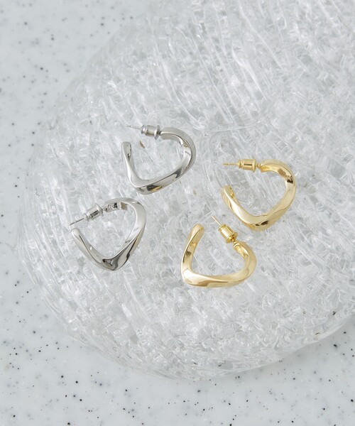 Firsthand(ファーストハンド)の「Firsthand/ファーストハンド HALF HEARTPIERCE / ハートモチーフピアス/HALF HEARTPIERCE / ハートモチーフピアス(ピアス(両耳用)・レディース・ゴールド/シルバー・ONE SIZE)」の3枚目の写真