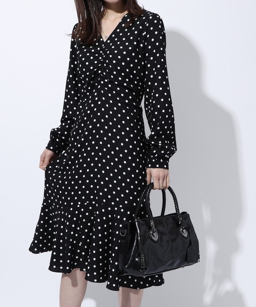 MAISON BREEZE(メゾンブリーズ)の「【MAISON BREEZE】フレンチテイストVネックワンピースSCCH91(ワンピース・レディース・ブラック/マルチ・FREE)」の6枚目の写真