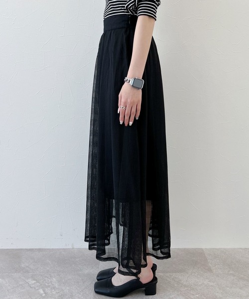 mysty woman(ミスティウーマン)の「シアータックフレアスカート 285516(スカート・レディース・アイボリー/ブラック/グレー・FREE)」の19枚目の写真