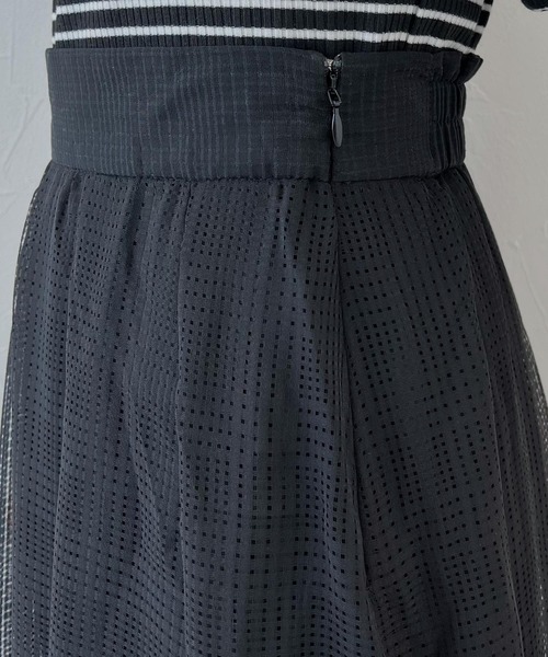 mysty woman(ミスティウーマン)の「シアータックフレアスカート 285516(スカート・レディース・アイボリー/ブラック/グレー・FREE)」の7枚目の写真