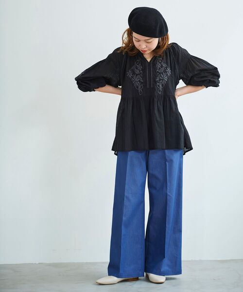 le.coeur blanc（ルクールブラン）の「デニムライクマリンワイドパンツ（デニムパンツ・レディース・ネイビー/ブルー・40/38/36）」の17枚目の写真