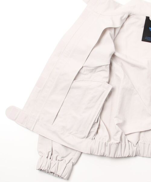 adidas（アディダス）の「BLUE VERSION トラックトップ（ジャージ） / アディダスオリジナルス（レディース）（ナイロンジャケット・レディース・グレー・MEDIUM/XX-LARGE/X-LARGE/SMALL/X-SMALL/LARGE）」の20枚目の写真