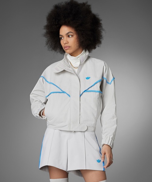 adidas（アディダス）の「BLUE VERSION トラックトップ（ジャージ） / アディダスオリジナルス（レディース）（ナイロンジャケット・レディース・グレー・MEDIUM/XX-LARGE/X-LARGE/SMALL/X-SMALL/LARGE）」の8枚目の写真