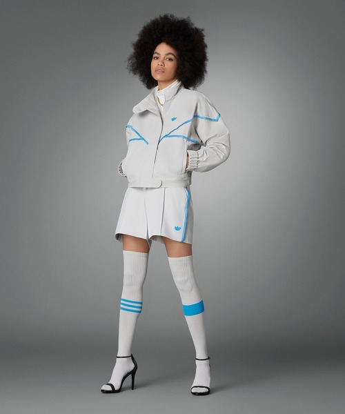 adidas（アディダス）の「BLUE VERSION トラックトップ（ジャージ） / アディダスオリジナルス（レディース）（ナイロンジャケット・レディース・グレー・MEDIUM/XX-LARGE/X-LARGE/SMALL/X-SMALL/LARGE）」の10枚目の写真