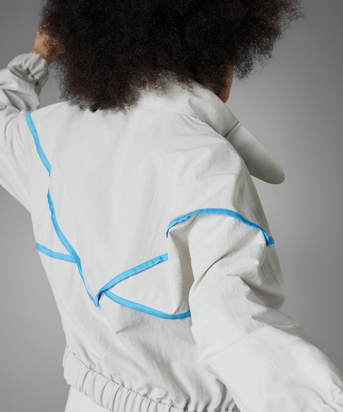 adidas（アディダス）の「BLUE VERSION トラックトップ（ジャージ） / アディダスオリジナルス（レディース）（ナイロンジャケット・レディース・グレー・MEDIUM/XX-LARGE/X-LARGE/SMALL/X-SMALL/LARGE）」の12枚目の写真