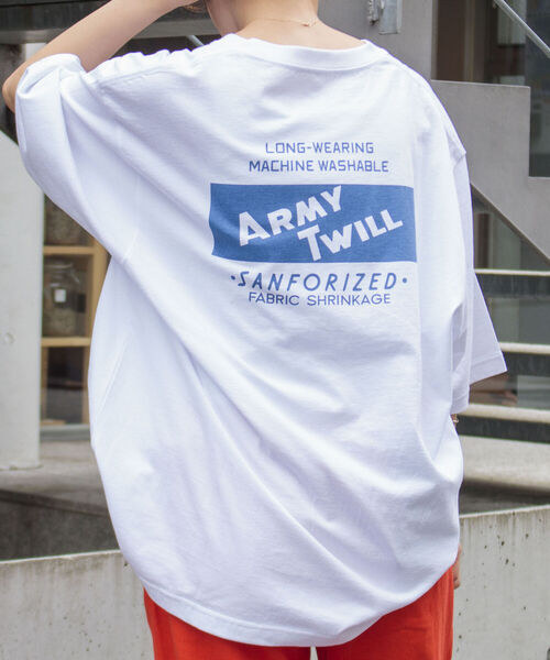 ARMY TWILL（アーミーツイル）の「【ARMY TWILL/アーミーツイル】別注 バックプリントロゴTシャツ ビッグシルエット（Tシャツ/カットソー・メンズ・ホワイト/チャコールグレー/ブルーグレー・M/L）」の2枚目の写真
