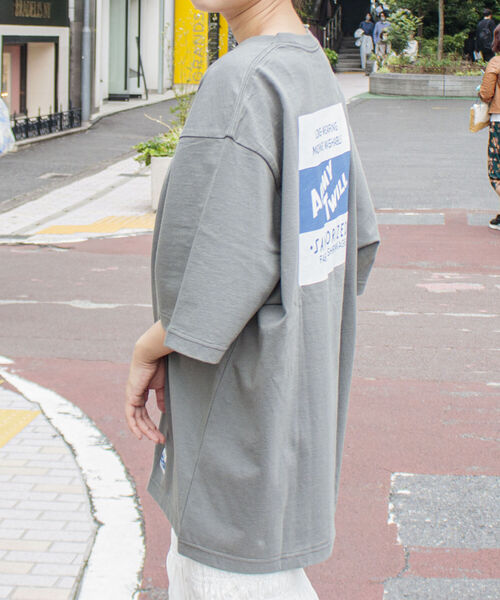 ARMY TWILL（アーミーツイル）の「【ARMY TWILL/アーミーツイル】別注 バックプリントロゴTシャツ ビッグシルエット（Tシャツ/カットソー・メンズ・ホワイト/チャコールグレー/ブルーグレー・M/L）」の5枚目の写真