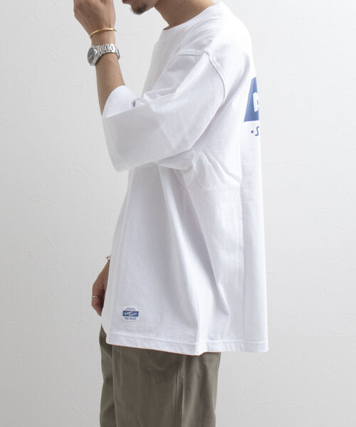 ARMY TWILL（アーミーツイル）の「【ARMY TWILL/アーミーツイル】別注 バックプリントロゴTシャツ ビッグシルエット（Tシャツ/カットソー・メンズ・ホワイト/チャコールグレー/ブルーグレー・M/L）」の11枚目の写真