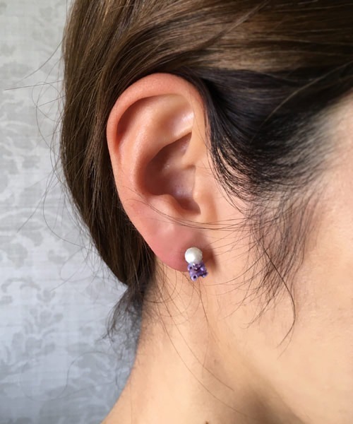 tone(トーン)の「【malle la brocante/マルラブロカント】誕生石と淡水パールのプチピアス(チタン)(ピアス(両耳用)・レディース・ホワイト/パープル/ネイビー/レッド/サックスブルー/ピンク/ライム/イエロー/ブルー/グリーン/マルチ/クリア・FREE)」の17枚目の写真